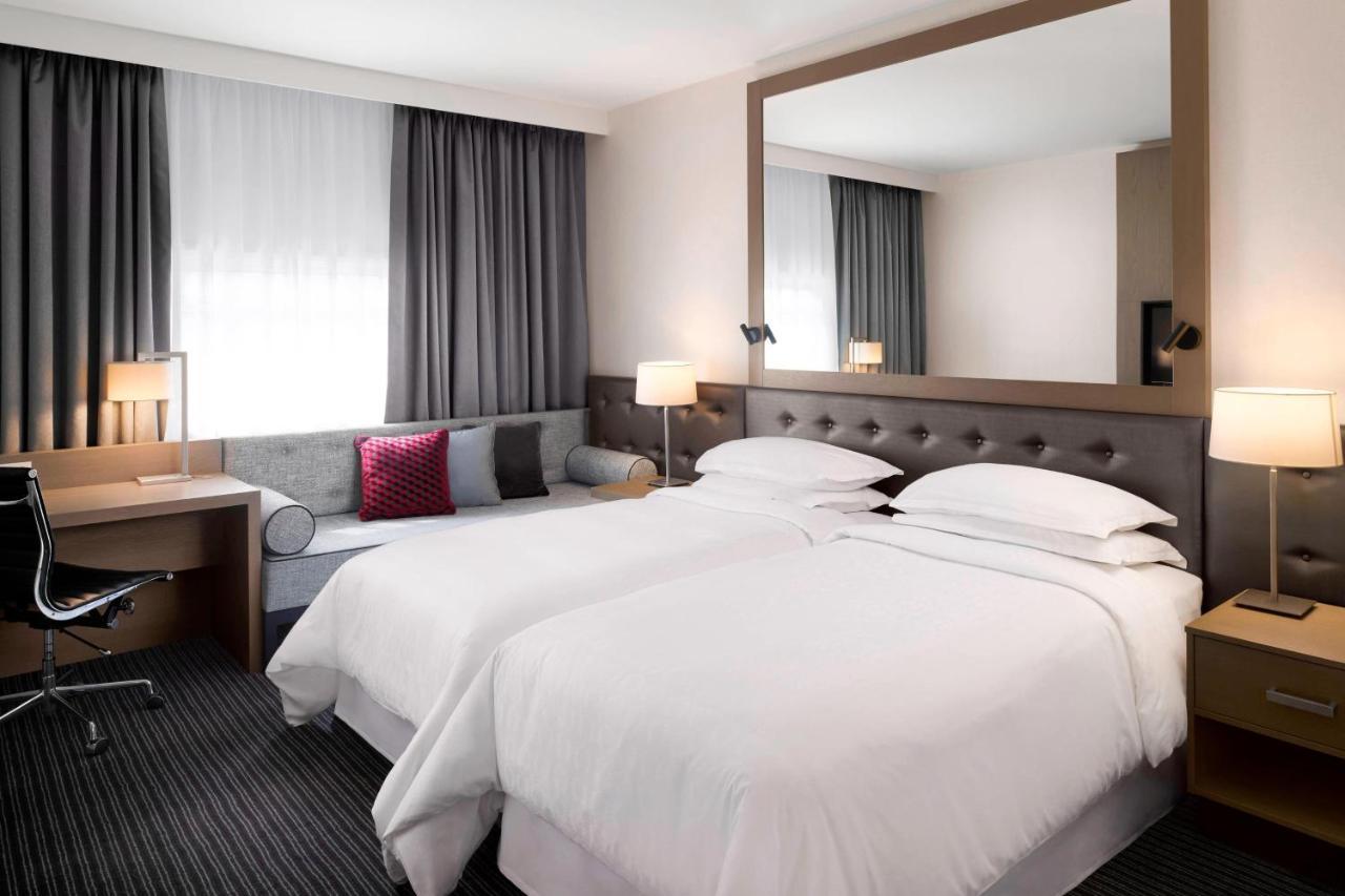 Club Room Club Lounge Access 2 Twin or Single Beds