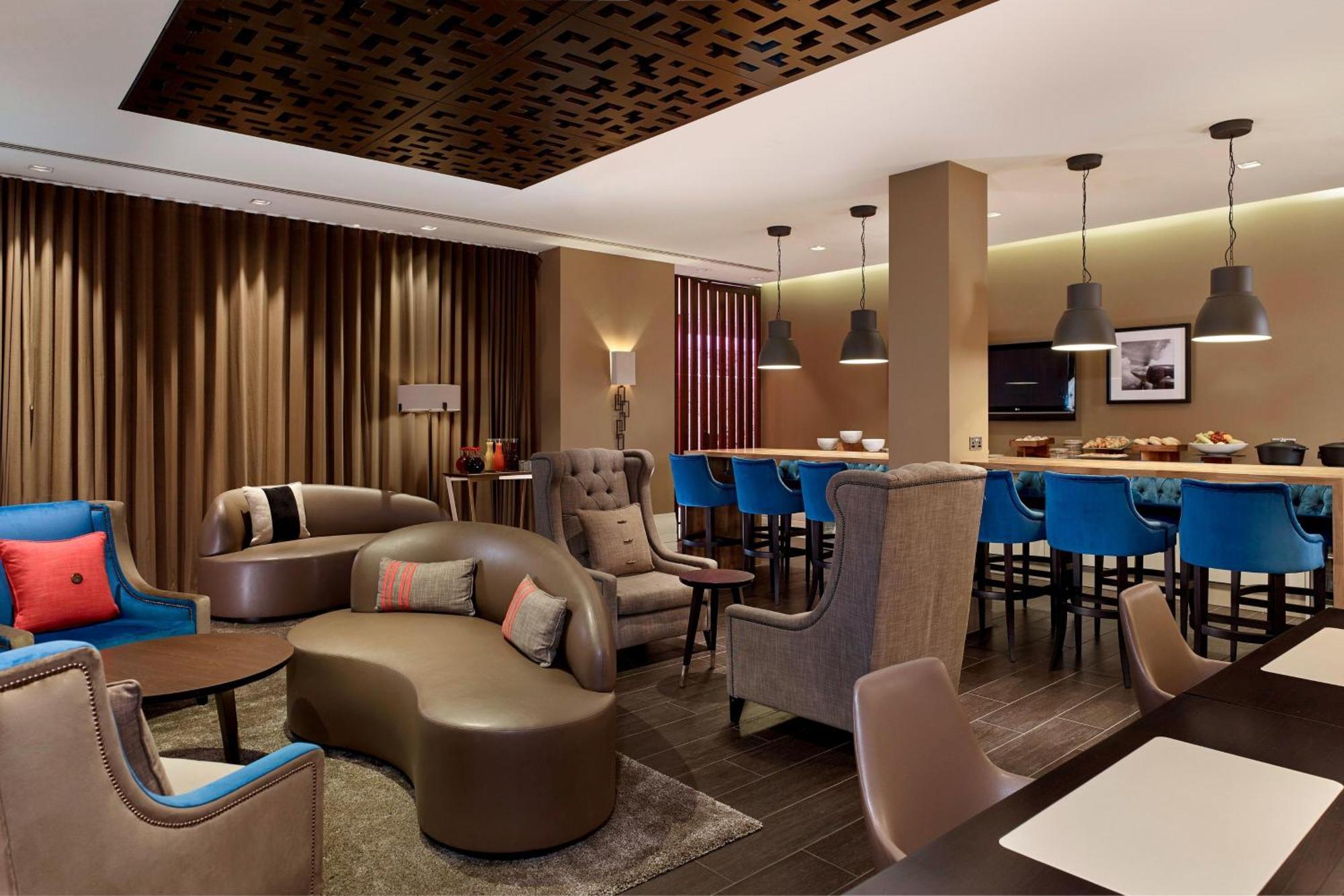 Club Room Club Lounge Access 1 Queen